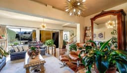 Bella Casa en Venta Fuera de Residencial.