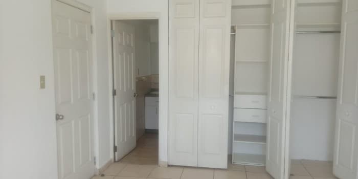 Alquilo amplio apartamento en zona 10 — foto 10