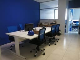 Alquilo oficina en zona 10 Excelente ubicación