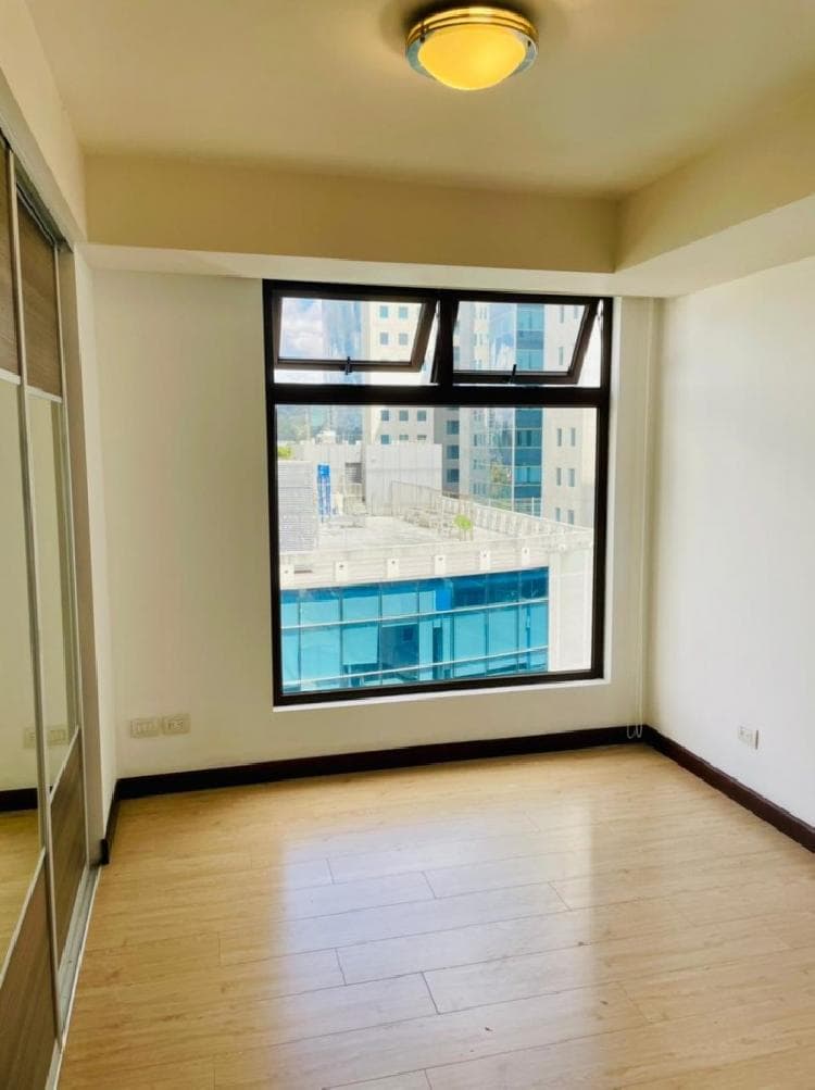 Plus Real Estate, renta apartamento edificio de zona 10 — foto 2