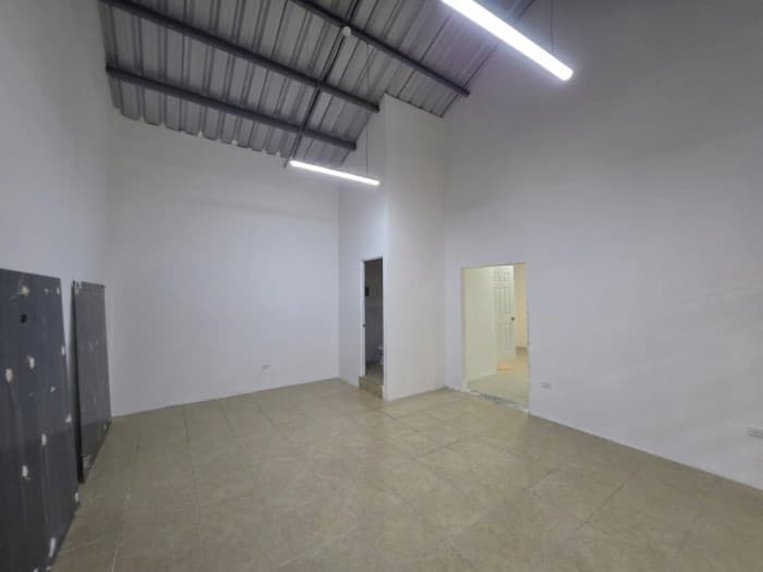 Local en renta en Comercial Ciudad San Cristobal — foto 1