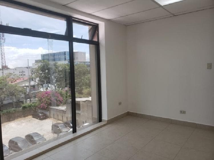 Venta o renta de oficina remodelada en Aristos Reforma — foto 2