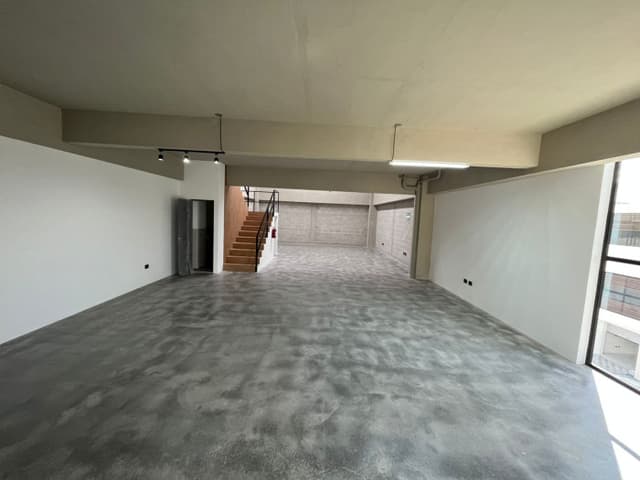 Venta de ofibodega en El Naranjo para inversionista
