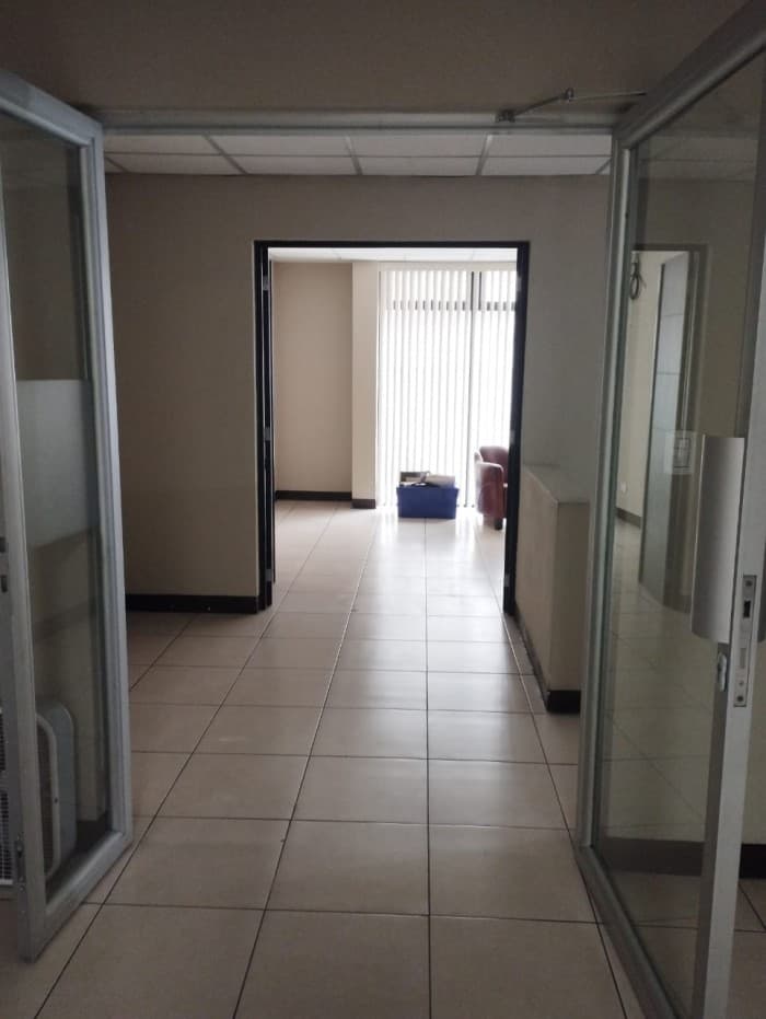 Ofibodega en ALQUILER en zona 5 Dentro de Complejo — foto 7