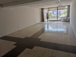Rento local comercial en Edificio de zona 9