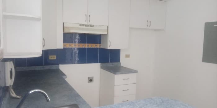 Alquilo amplio apartamento en zona 10 — foto 3