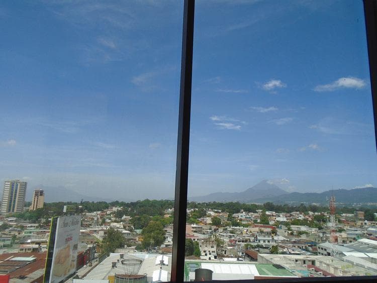 OFICINA COMERCIAL EN RENTA EN CALZADA ROOSEVELT — foto 5