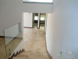 Hermosa casa en condominio zona 14