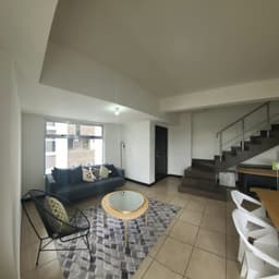 Apartamento en venta en zona 11 de 2 niveles col Toledo