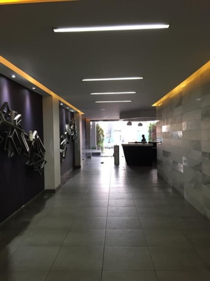 Rento oficinas completas en edificio de zona 9 — foto 3