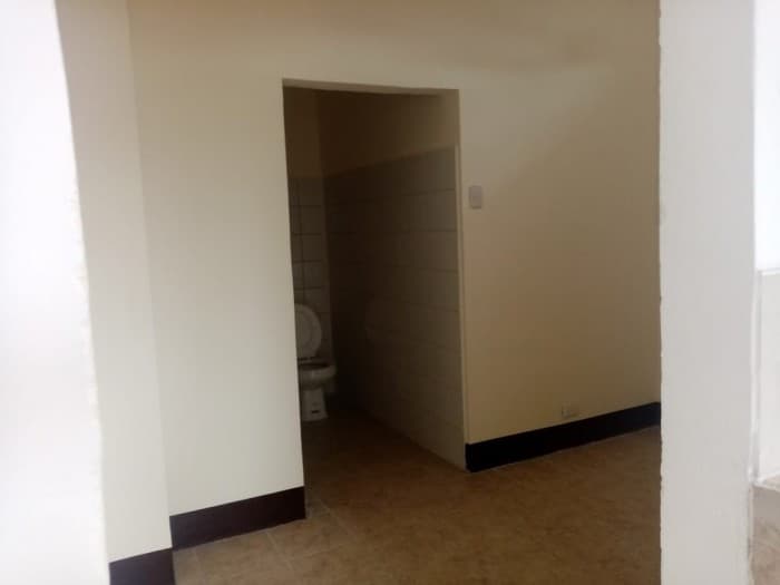 Rento amplia casa para uso comercial zona 9 — foto 12