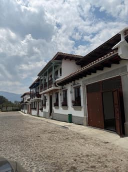 SE VENDE CASA CON PISCINA EN LOS FRANCISCANOS