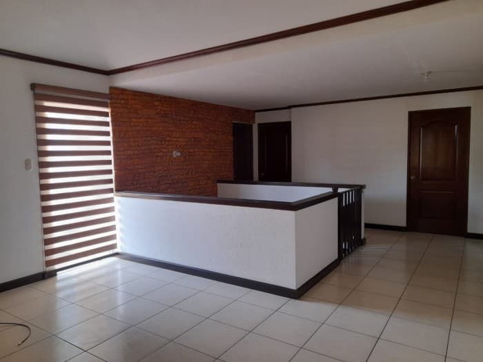 VENDO CASA EN BOSQUES DE SAN MARINO ZONA 8 — foto 8