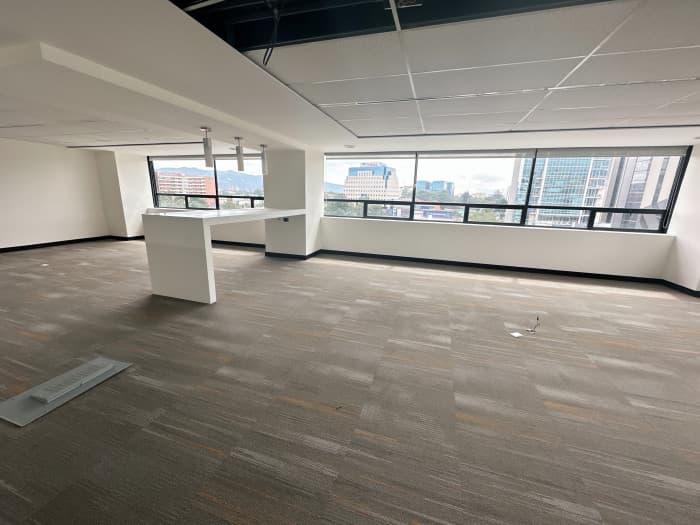 OFICINA EN VENTA Y RENTA EN CENTRO EMPRESARIAL ZONA 10 — foto 3