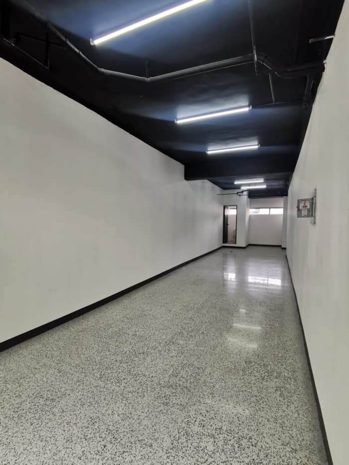 Local comercial en zona 10 Guatemala — foto 1