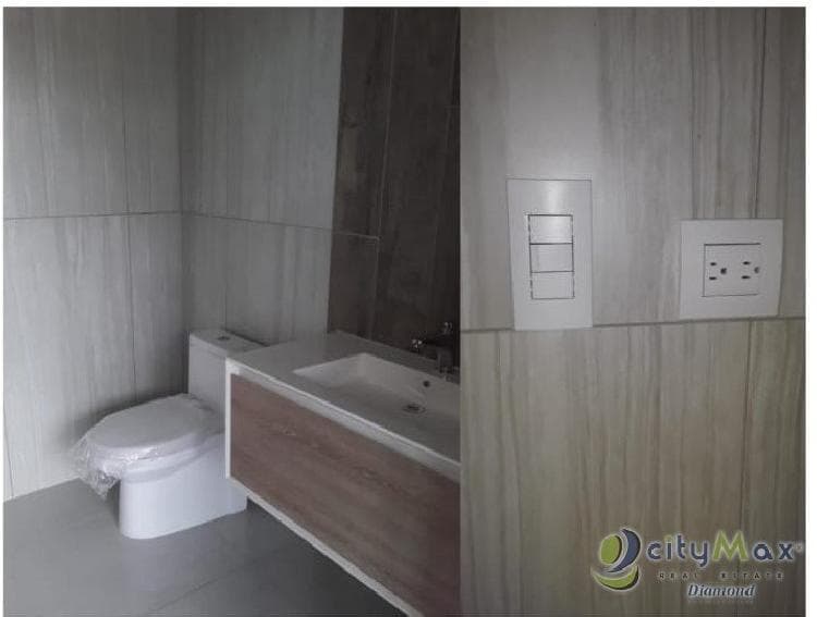 RENTA OFICINA AMPLIA EN EDIFICIO DE PRESTIGIO ZONA 10 — foto 2