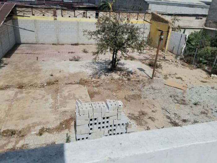 VENDO CASA CON TERRENO EN ZONA 8 — foto 1