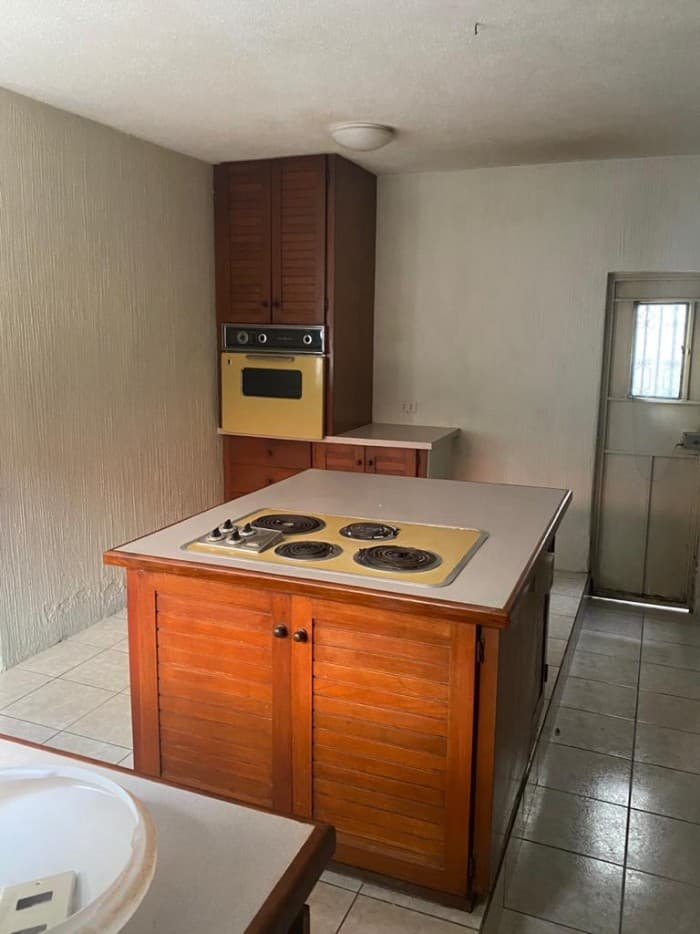 Alquilo amplia casa de 2 niveles en zona 10 — foto 6
