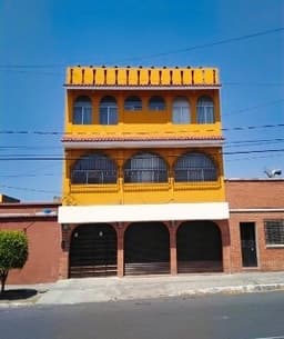 Casa de tres nivele, Zona 11 Por La Roosvelt /D
