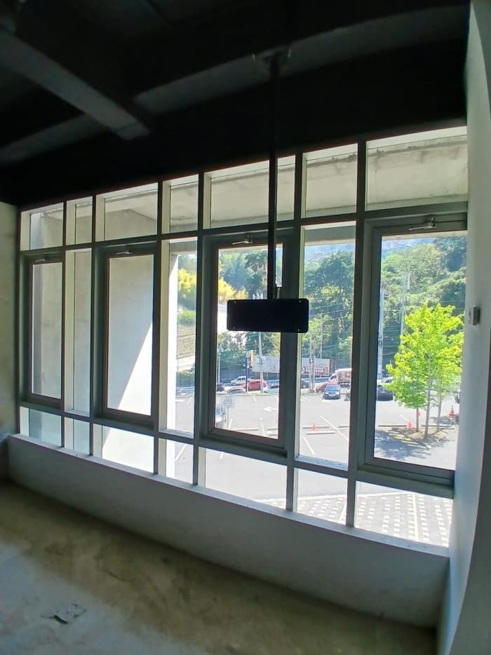 Amplia Oficina Comercial de Dos Niveles — foto 9