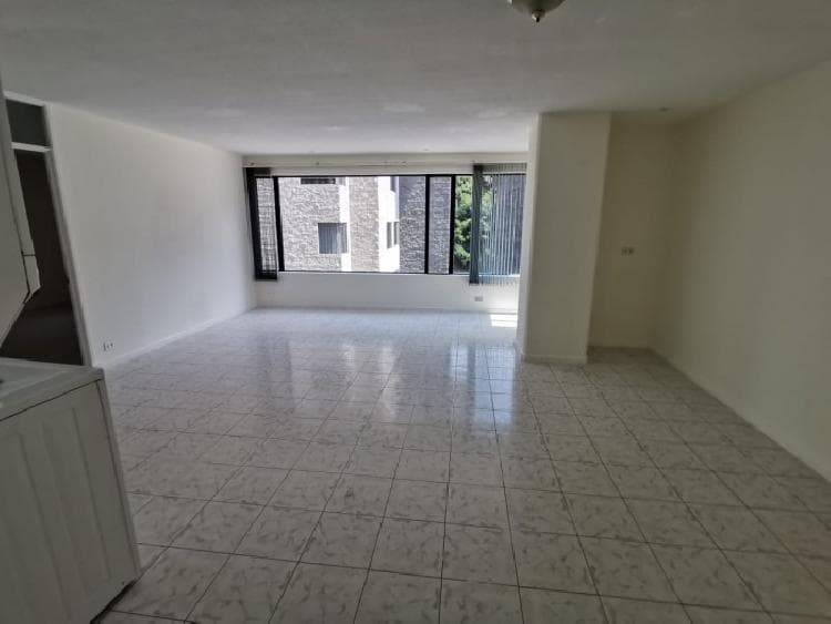 Rento bonito apartamento en zona 10 — foto 2