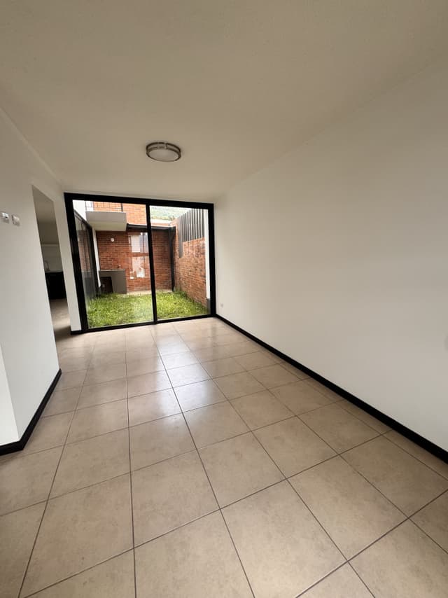 Casa en renta en residencial Senderos del comendador