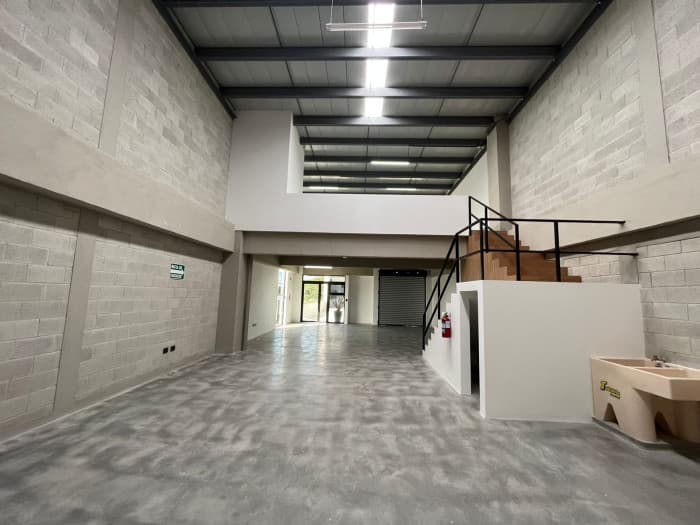 Venta de ofibodega en El Naranjo para inversionista — foto 2