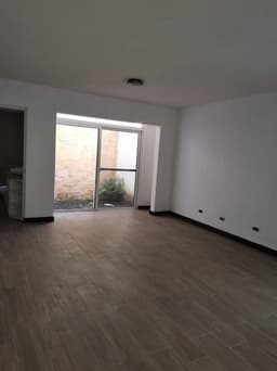 Rento casa de dos niveles en Condominio zona 15, VH.III