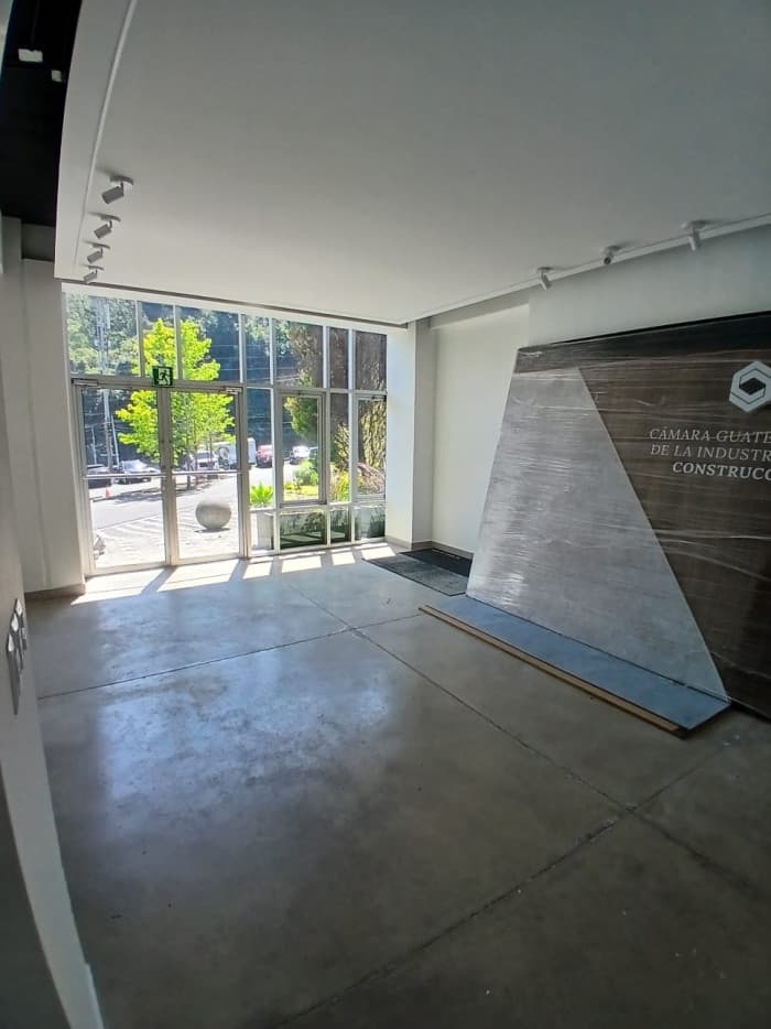 Amplia Oficina Comercial de Dos Niveles — foto 2