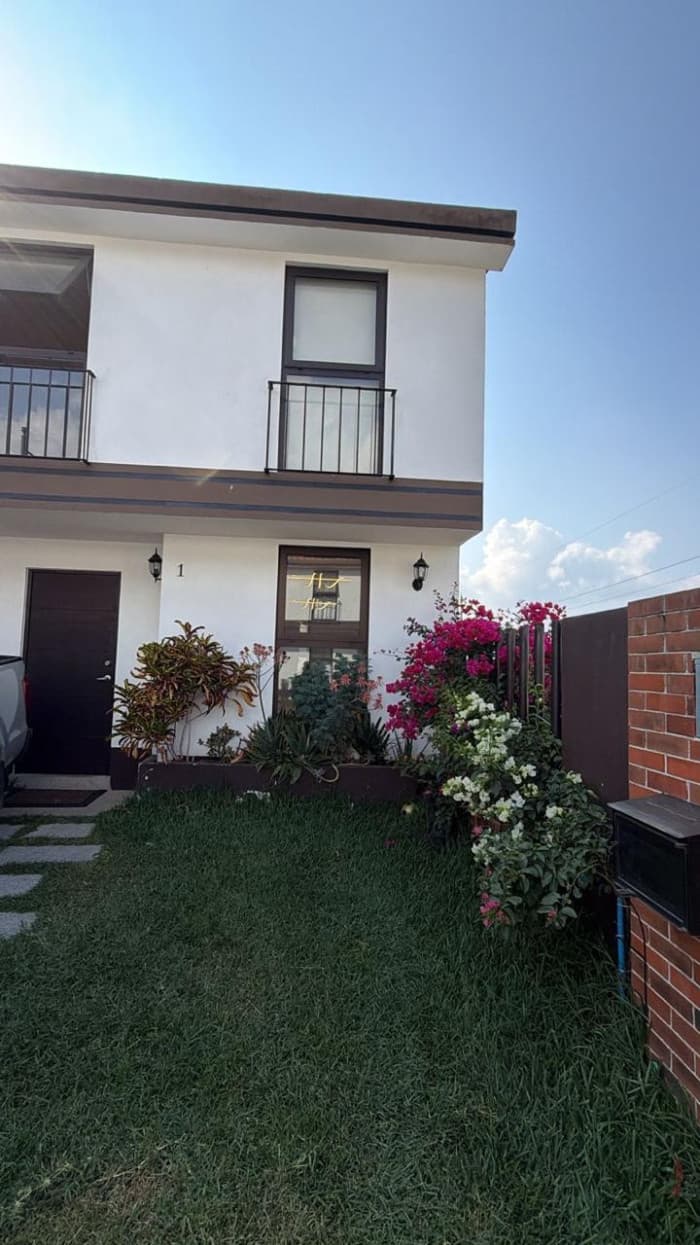 CASA EN VENTA Y RENTA EN SENDEROS DE COMENDADOR — foto 1