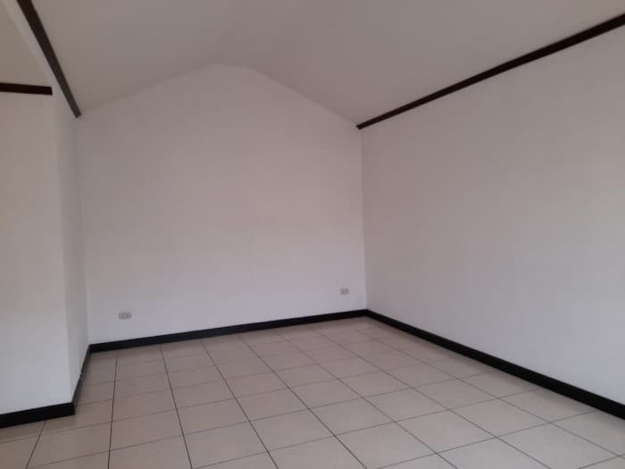VENDO CASA EN BOSQUES DE SAN MARINO ZONA 8 — foto 11