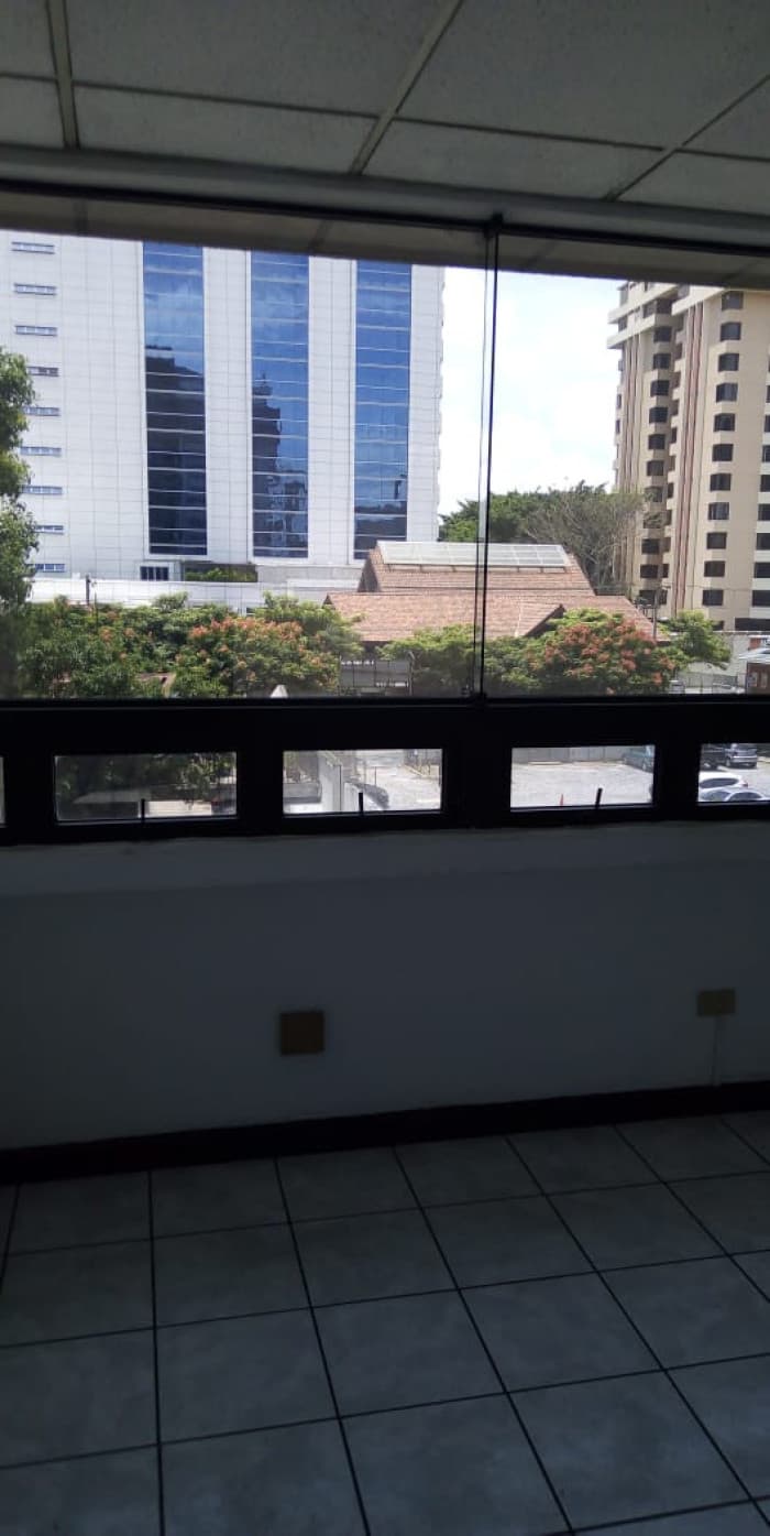 OFICINA EN #RENTA ZONA 10 — foto 4