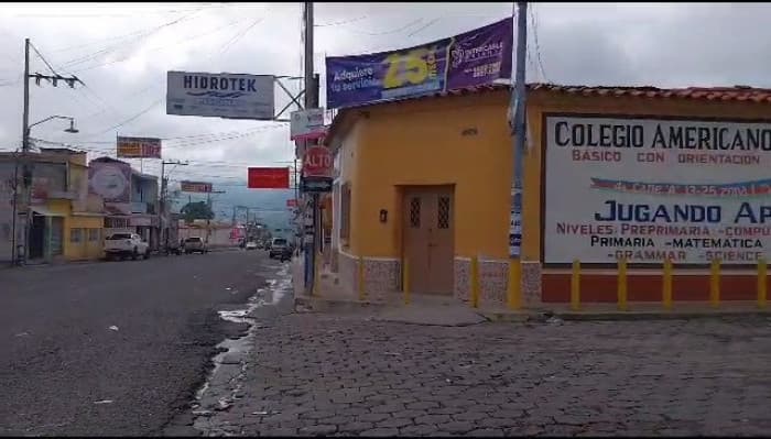 Casa comercial en esquina en Chiquimula Guatemala — foto 6