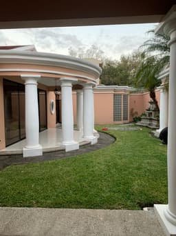 Renta o Venta Casa de un nivel en Jacarandas de Cayala z.16