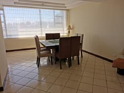 Rento amplio apartamento en exclusivo sector de zona 10