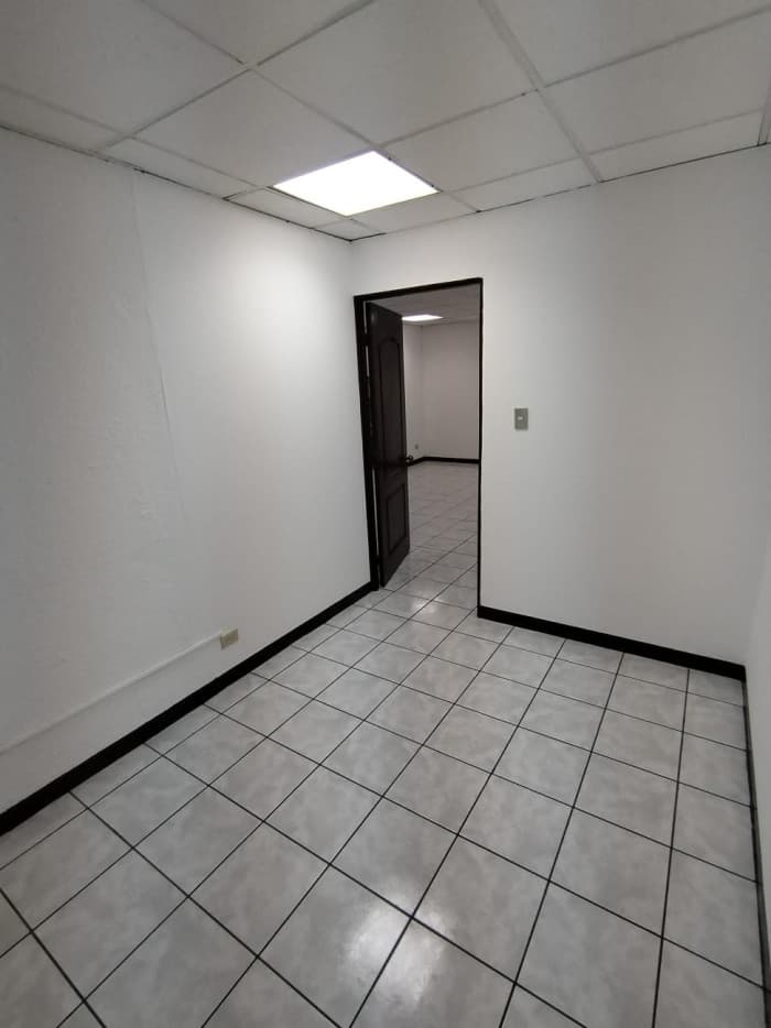 OFICINA EN #RENTA ZONA 10 — foto 12