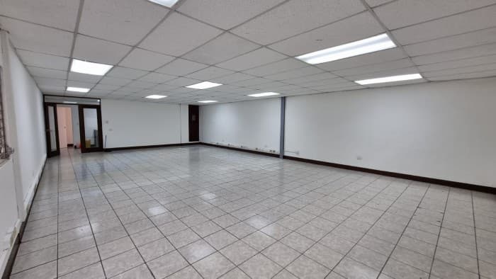 RENTO BODEGA EN ZONA 12 — foto 4