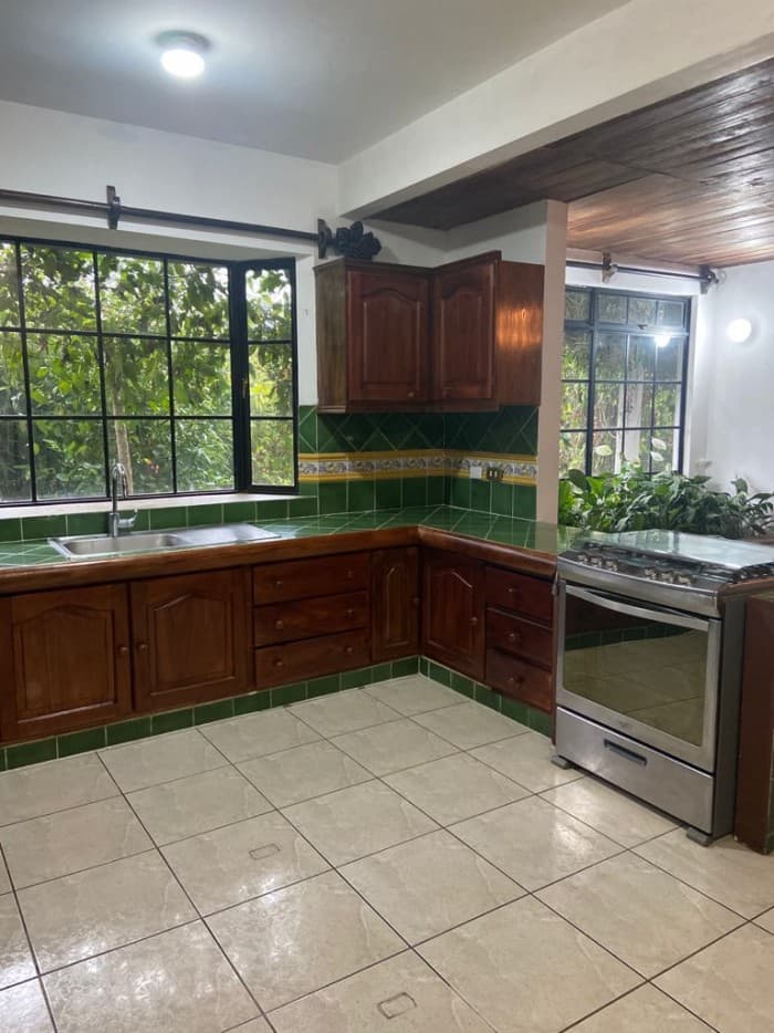 RENTO CASA EN ZONA 16 — foto 4