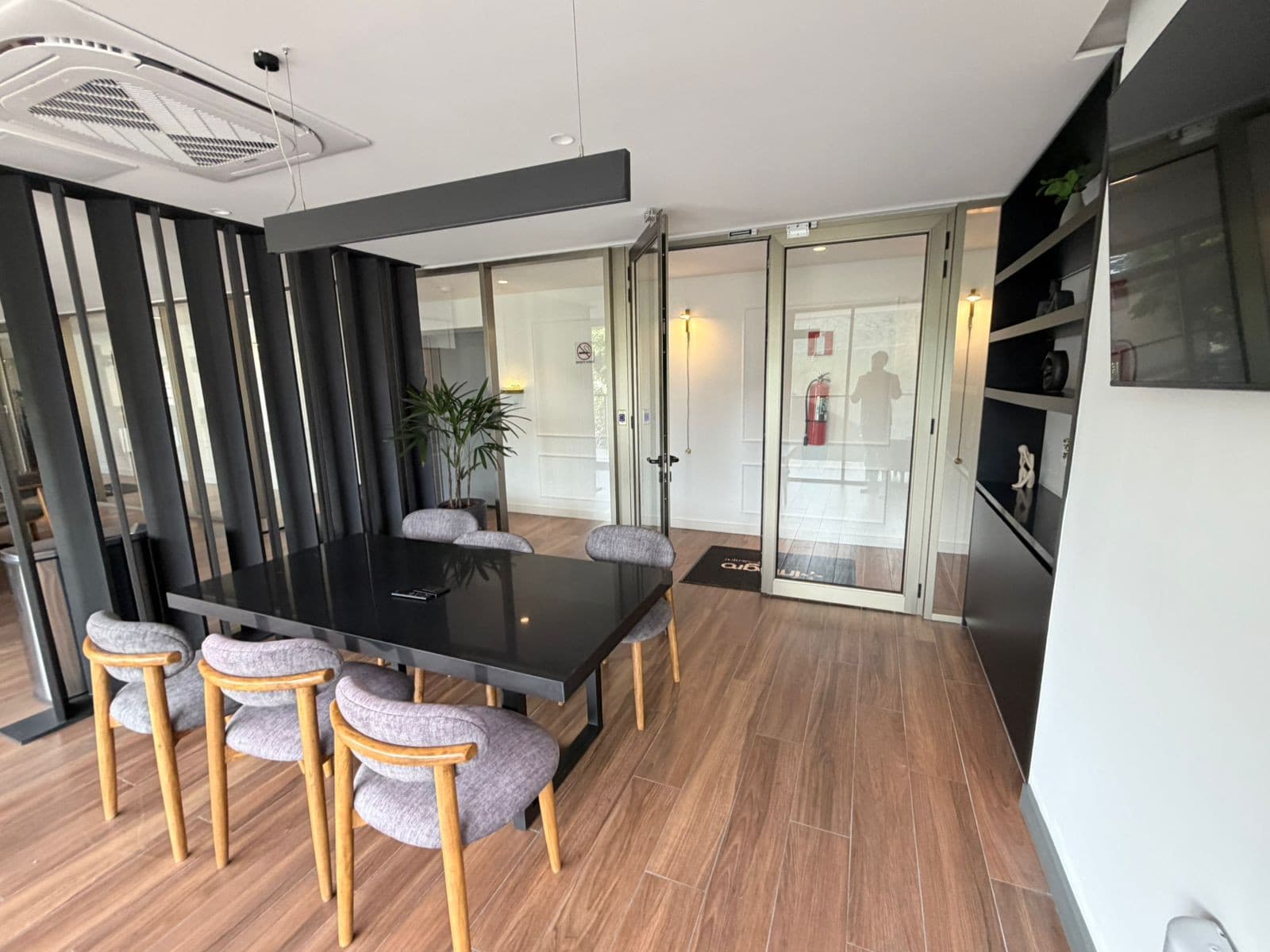 APARTAMENTO EN VENTA O RENTA EN ZONA 10 EDIFICIO ATARAH — foto 1