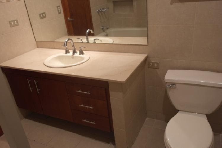Alquilo hermosa casa grande en zona 14 — foto 10