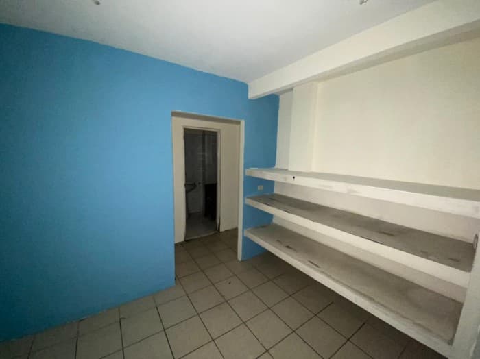 ZONA 14. OFIBODEGA EN ÁREA DE LA VILLA — foto 3
