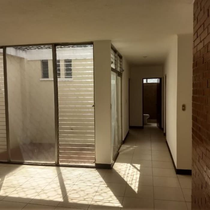 Venta de casa fuera de garita, Las Charcas, zona 11. — foto 3