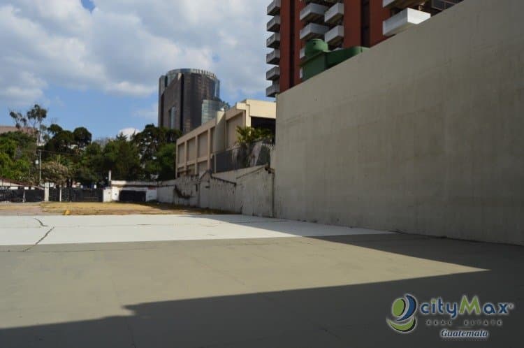 Terreno comercial en Avenida Reforma Zona 9, $1,850 vr2 — foto 2