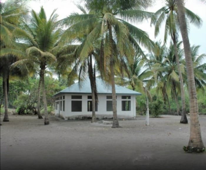 Terreno frente al mar con chalet en venta Playa Tulate — foto 2