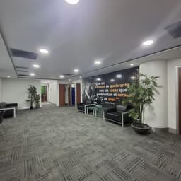 Oficina para inversión en venta en zona 10 Medio nivel