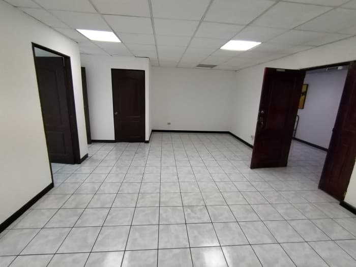 OFICINA EN #RENTA ZONA 10 — foto 15