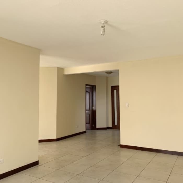 Casa en Venta Bosques de San Nicolas Zona 4 Mixco — foto 2