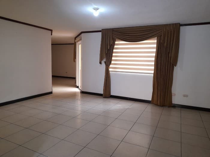 VENDO CASA EN BOSQUES DE SAN MARINO ZONA 8 — foto 2