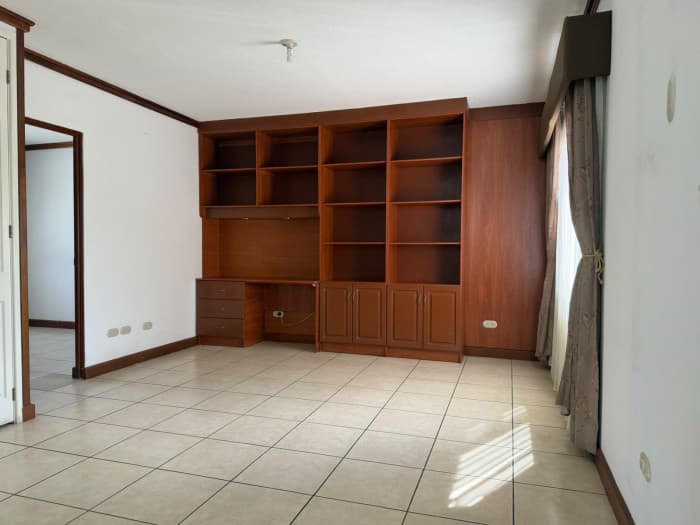 CASA RESIDENCIAL EN VENTA EN ZONA 11 — foto 4