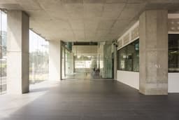 RENTA Local en Zona 10 Edificio Corporativo